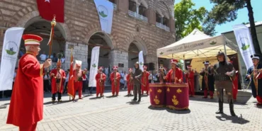 Sultan-I.-Murad-Hudavendigar-Osmangazide-dualarla-anildi-featured