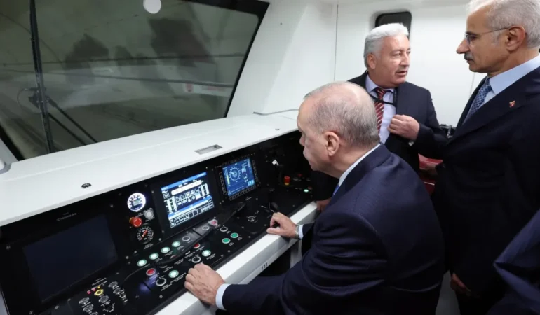 Uraloglu-Turkiyenin-en-uzun-hizli-metrosu-icin-rekor-53-bin-yolcu-featured