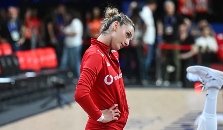 VakifBank-Eylul-Akarcesme-Yatgin8217i-renklerine-bagladi-featured