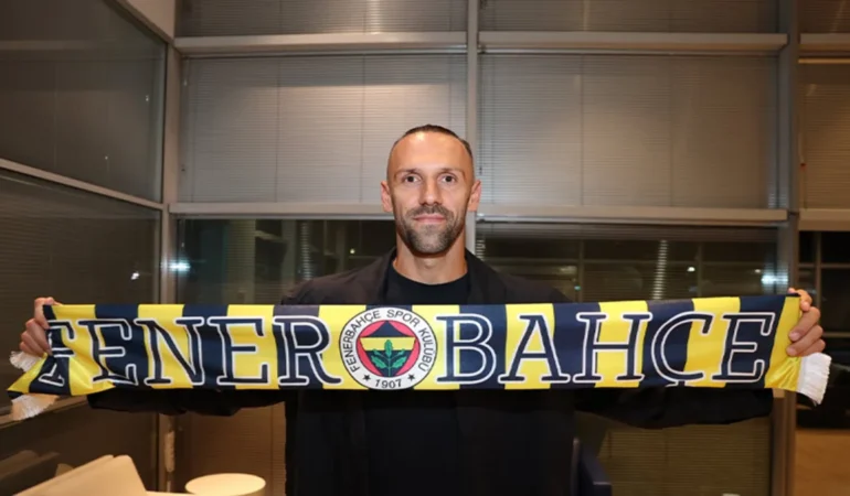 Vedat-Muriqi-Istanbula-geldi-saglik-kontrolu-basliyor-featured