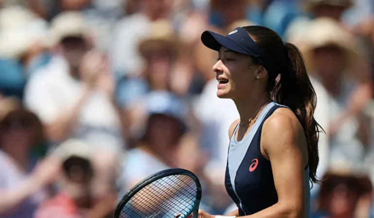 Wimbledon8217da-Zeynep-Sonmez8217in-rakibi-netlesti-featured