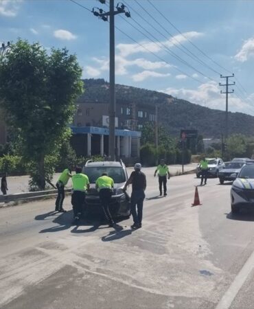Kestel'de Trafik Kazası: 2 Yaralı