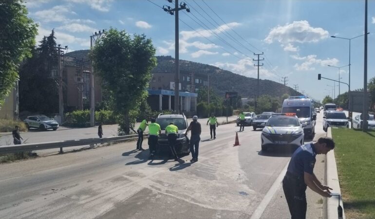 Kestel'de Trafik Kazası: 2 Yaralı