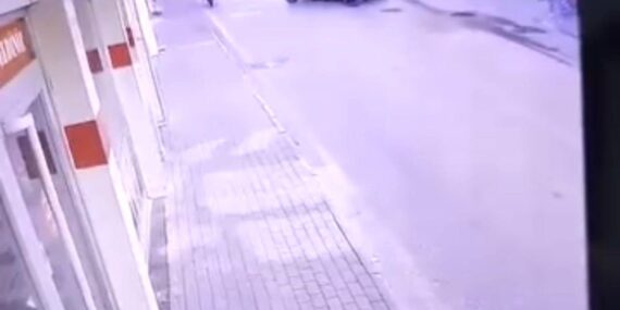 Bursa’da İlginç Kaza: Motosiklet Sürücüsü Sağ Salim