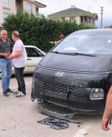 İnegöl'de Kaza: 9 Yaralı