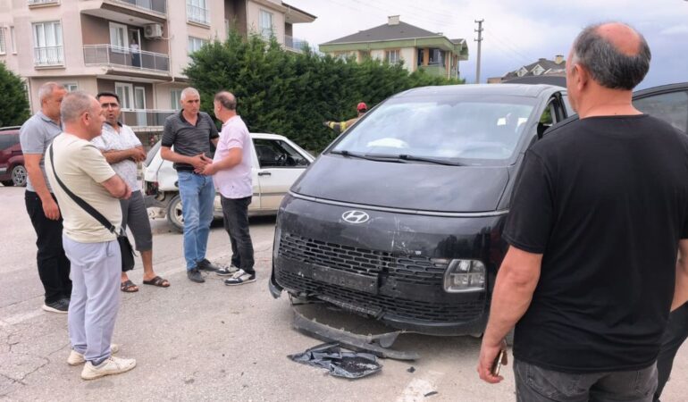 İnegöl'de Kaza: 9 Yaralı