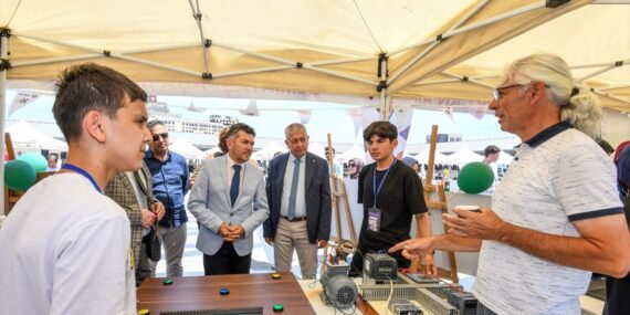 Bursa'da TÜBİTAK 4006 Bilim Fuarı Açıldı