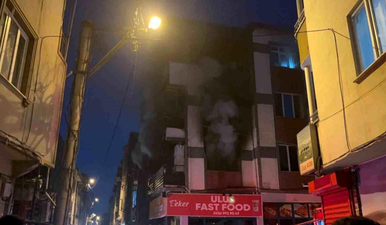 Bursa'da Elektrik Yangını: 5 Kişi Dumandan Etkilendi