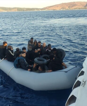 İzmir'de 65 Düzensiz Göçmen Yakalandı