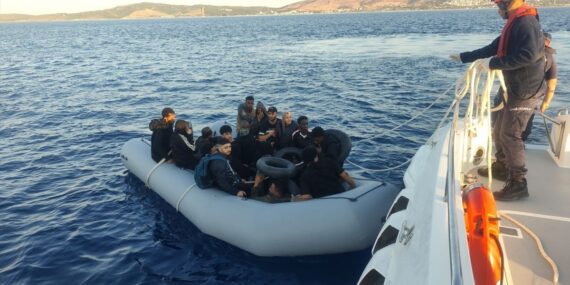 İzmir'de 65 Düzensiz Göçmen Yakalandı