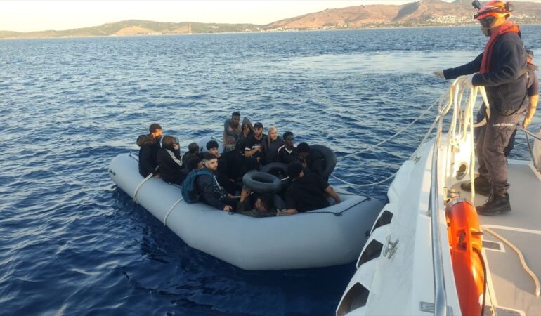 İzmir'de 65 Düzensiz Göçmen Yakalandı