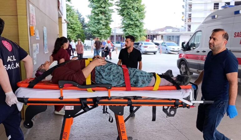 Kiraz Toplarken Düşen Kadın Yaralandı