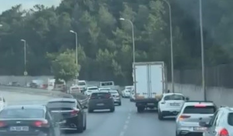 Ambulansa Fermuar Yöntemiyle Yol Verildi