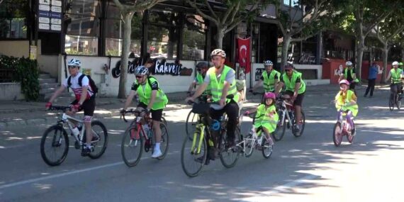 Bursa'da Yeşilay Bisiklet Turu Yoğun İlgiyle Yapıldı