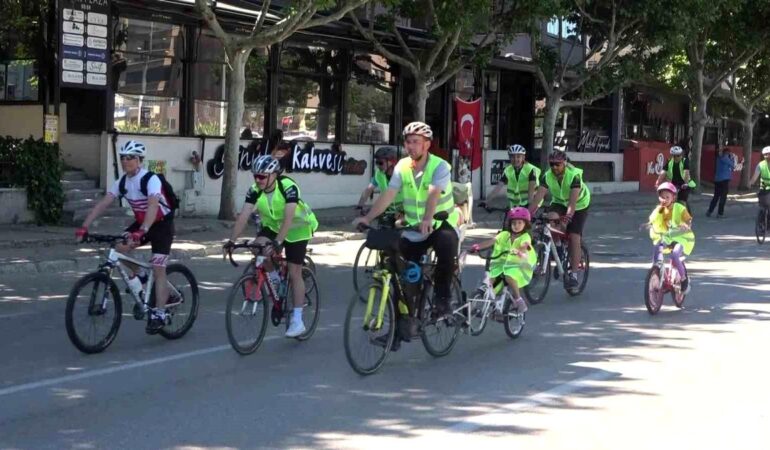 Bursa'da Yeşilay Bisiklet Turu Yoğun İlgiyle Yapıldı