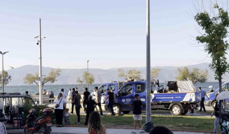 Sahilde seyyar satıcı denetimi