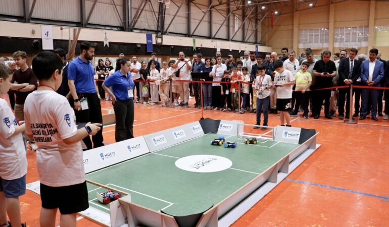 Sakarya'da Robot ve Teknoloji Olimpiyatları Başladı