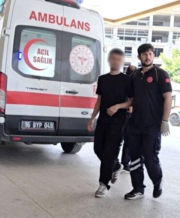 Sınavda Fenalaşan Öğrenci Hastaneye Kaldırıldı
