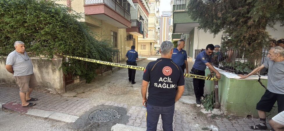 Öğretmen eşini ve kayınpederini tüfekle öldürdü