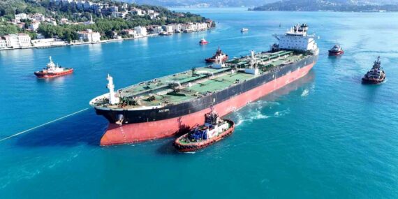 Asteri Tankeri İstanbul Boğazı’ndan Geçti