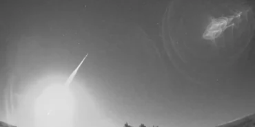 Gökyüzünü delen meteorlar: “Yanarak düşen bir uçak sandım”