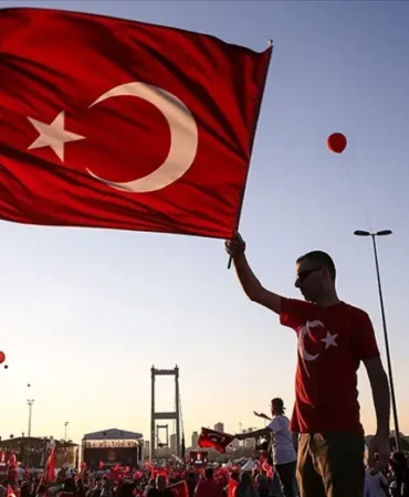 15-Temmuz-Resmi-Tatil-mi-Hangi-Gune-Denk-geliyor-Daireler-Acik-mi-featured