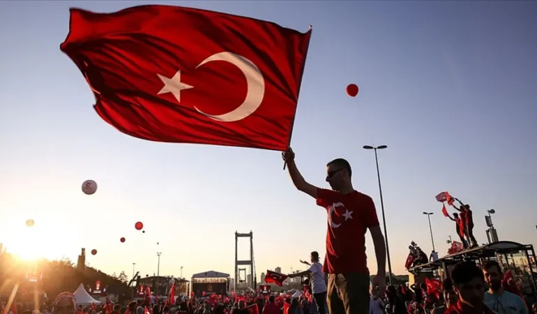 15-Temmuz-Resmi-Tatil-mi-Hangi-Gune-Denk-geliyor-Daireler-Acik-mi-featured