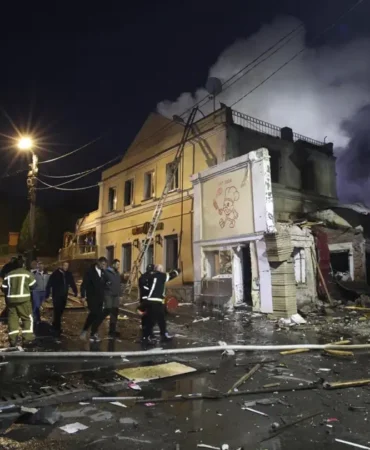 Rusya Ukrayna’ya balistik füzelerle saldırdı sekiz ölü Polonya alarmda