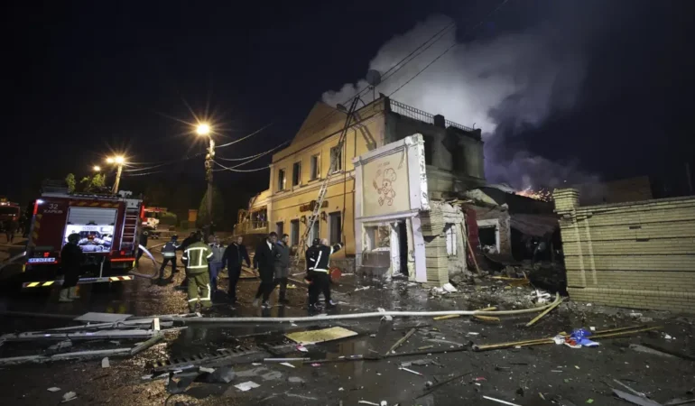 Rusya Ukrayna’ya balistik füzelerle saldırdı sekiz ölü Polonya alarmda