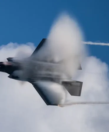 ABD8217de-F-35B-dustu-pilot-firlatma-sistemiyle-kurtuldu-featured