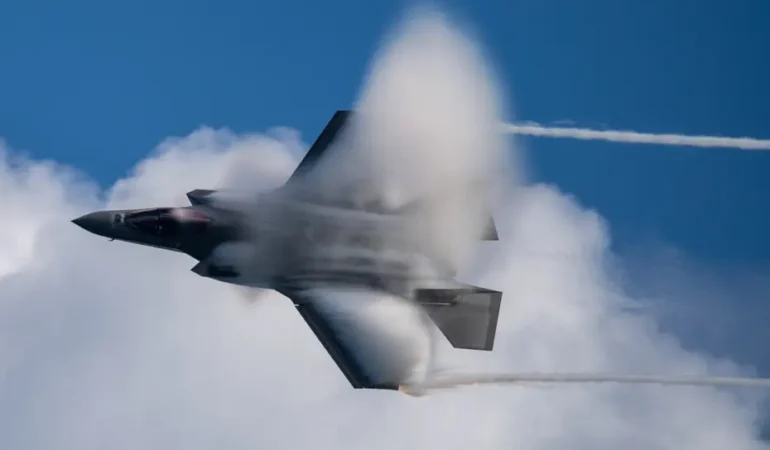 ABD8217de-F-35B-dustu-pilot-firlatma-sistemiyle-kurtuldu-featured