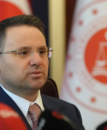 Adalet-Bakani-Gurlek-150-bin-TLlik-tazminati-Turk-Kizilaya-bagisladi-featured