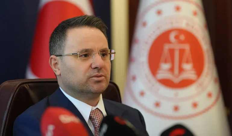 Adalet-Bakani-Gurlek-150-bin-TLlik-tazminati-Turk-Kizilaya-bagisladi-featured
