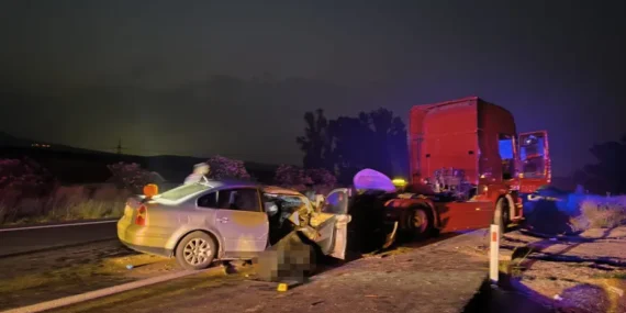 Adana’da emniyet şeridinde ağır kaza: 2 ölü