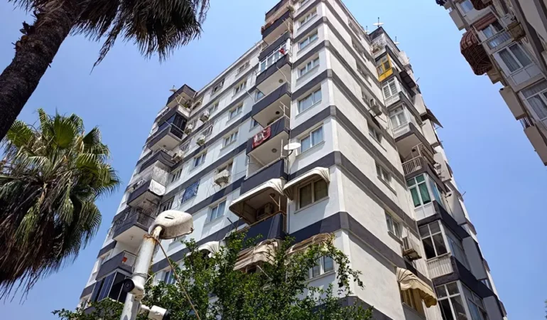 Adana8217da-vahset-cekic-ve-bicakla-kadini-agir-yaralayan-olay-featured