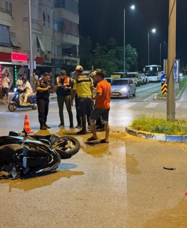 Alanya8217da-motosikletli-genc-hafif-ticari-aracla-carpisti-yaralandi-featured