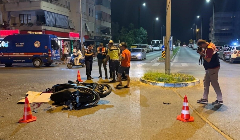 Alanya8217da-motosikletli-genc-hafif-ticari-aracla-carpisti-yaralandi-featured