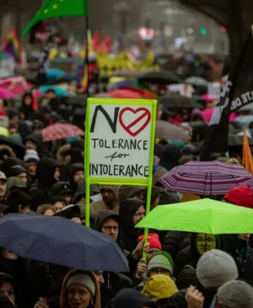 Almanya8217da-AfD-karsiti-protestolar-Binler-sokakta-featured