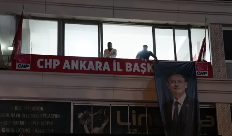 Ankara-CHP-Il-Baskanligi-binasinda-gerginlik-yasandi-featured