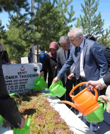 Ankara8217da-15-Temmuz-Sehidi-Omer-Takdemir-Kabri-Basinda-Anildi-featured