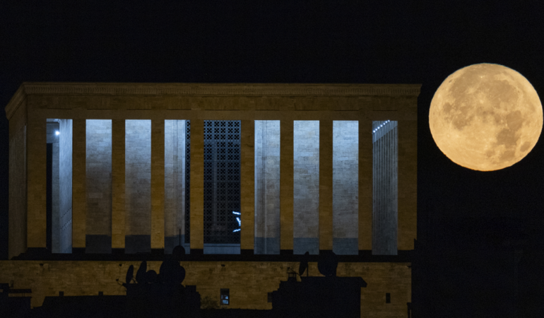 Ankara8217da-dolunay-Anitkabir-ile-Kocatepe-Camisiyle-parladi-featured