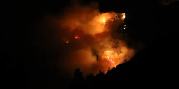 Antalya-Kas8217taki-orman-yangini-gece-hava-destegi-durdu-featured