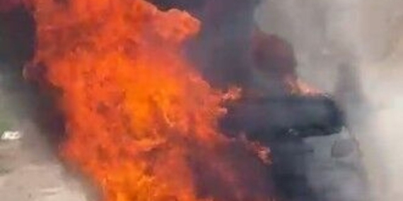 Antalya’da seyir halindeki otomobil alev alıp kül oldu