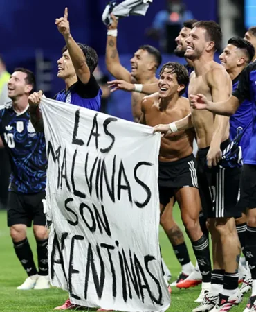 Arjantin-finale-cikti-mac-sonrasi-acilan-pankart-Ingilizleri-cildirtti-featured