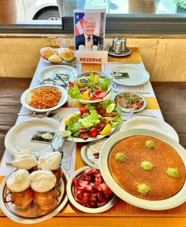 Aspavacilarda-Trump-Icin-Ozel-Masa-Hazir-Surekli-Yenilenecek-featured