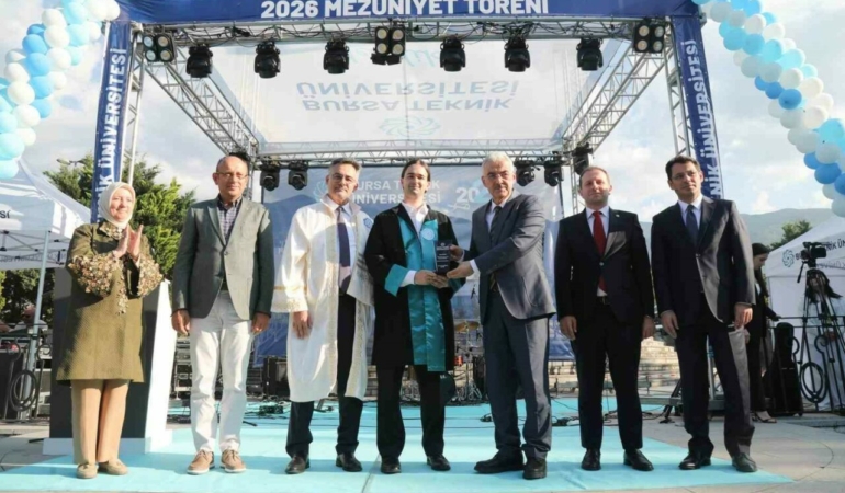 BTUde-2025-2026-Mezuniyet-Toreninde-Gurur-Dolu-Anlar-featured