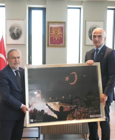 Bakan-Ersoy-15-Temmuz-Dernegi-Heyetini-Agirladi-featured
