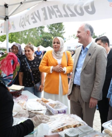 Besinci-Hanimeli-Alisveris-Senligi-Basliyor-featured