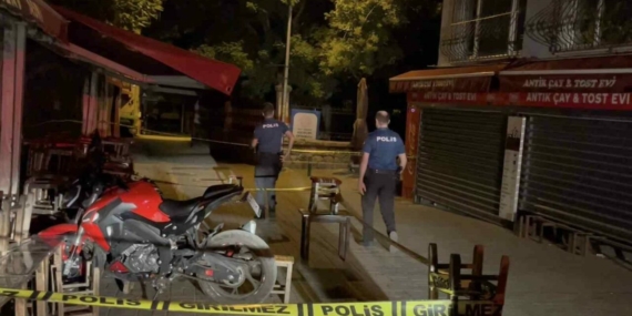 Bursa Osmangazi’de işlek sokağa silahlar yağdı