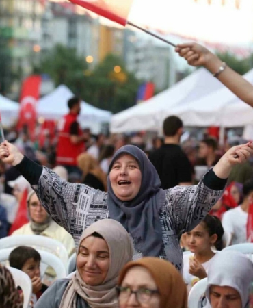 Bursa8217da-Demokrasi-ve-Bayrak-Yuruyusu-Gerceklesti-featured